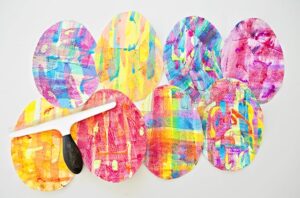 Squeegee painted Easter egg craft